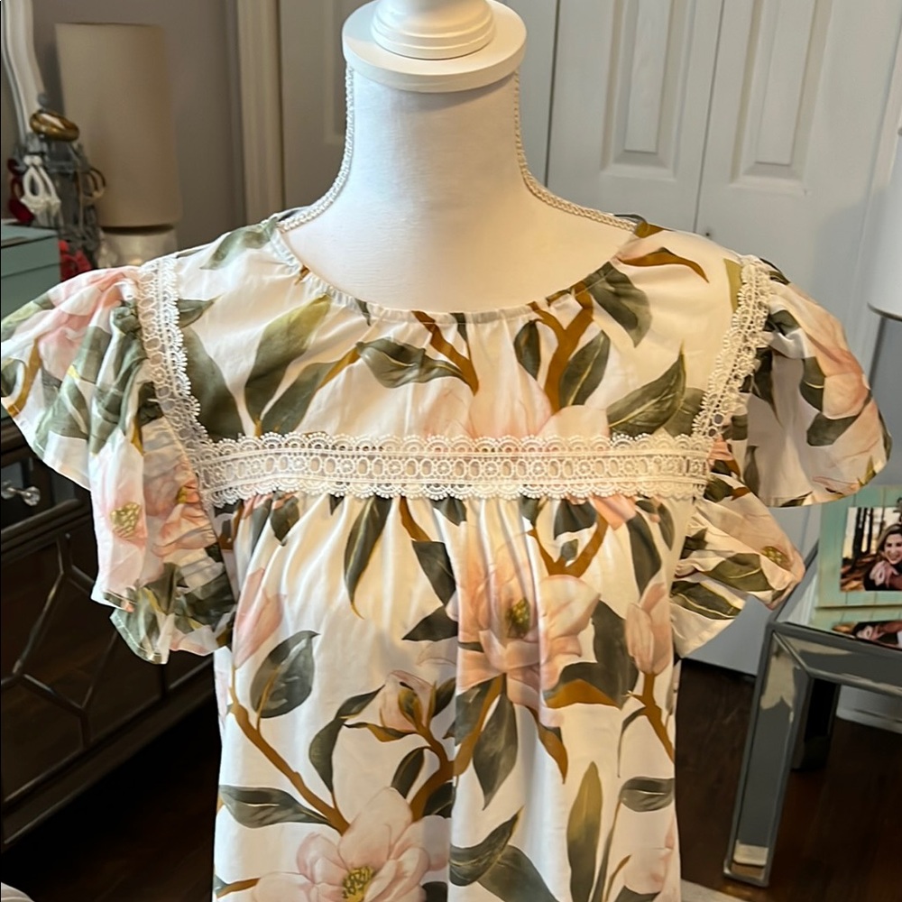 Marc New York Floral Lace Trim Top Size Small NWT